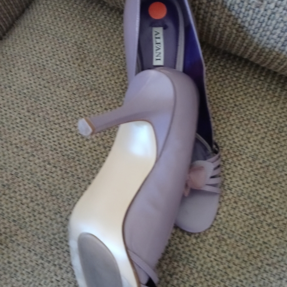 Shoes - Picture 2 of 4